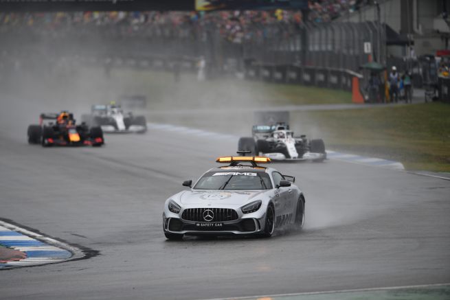 Periodi duri per gli amanti del motorsport, vero? Difficile stare sul divano senza guardare delle vetture che girano in pista? Ci pensiamo noi! Ecco 10 gare spettacolari da riguardare per abbattere la noia.