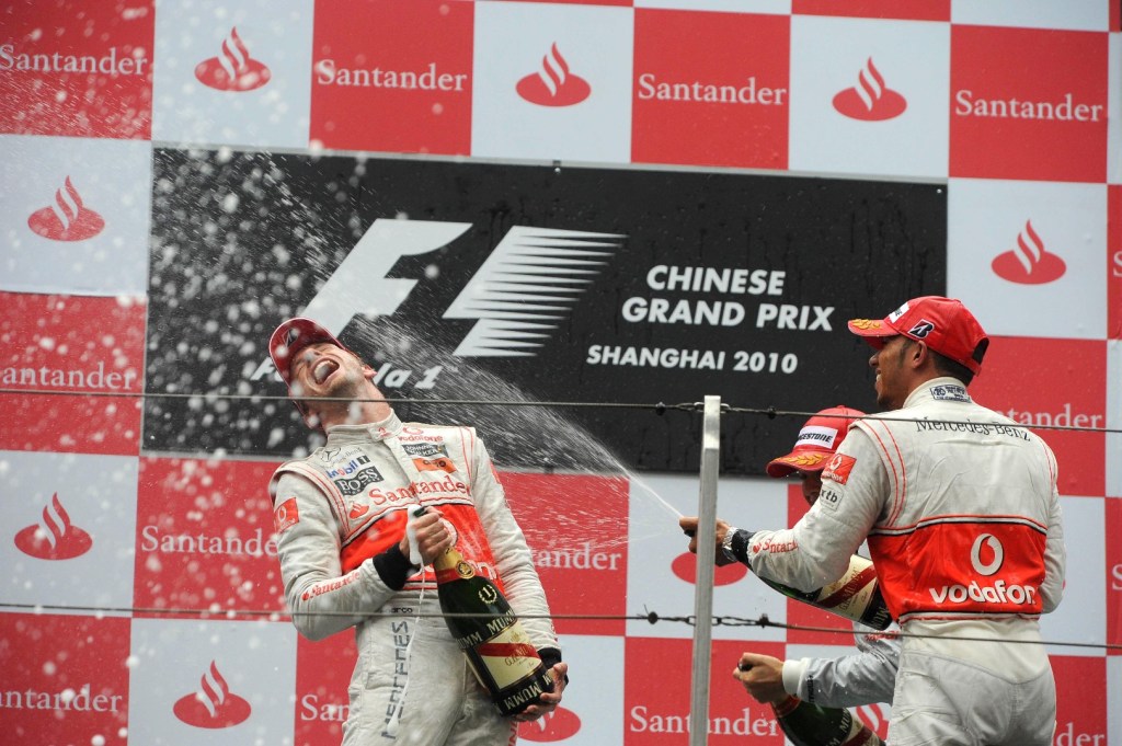 Periodi duri per gli amanti del motorsport, vero? Difficile stare sul divano senza guardare delle vetture che girano in pista? Ci pensiamo noi! Ecco 10 gare spettacolari da riguardare per abbattere la noia.