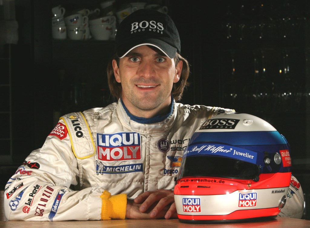 Quella di Marcus Winkelhock è una delle storie più intriganti della Formula 1, che viene raccontata troppe poche volte. Dai segreti dietro al suo debutto fino alla gloria di un pilota che, con una sola gara disputata in Formula 1, si è tolto molte più soddisfazioni di piloti che hanno corso per anni senza raccogliere nulla.