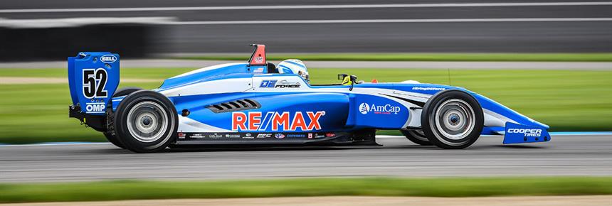 Jak Crawford comincia ad avvicinarsi al mondo dei motori grazie al padre, grande appassionato NASCAR e primo tifoso del figlio. Jak, spinto dai genitori, inizia la propria carriera nelle 4 ruote a 6 anni. I kart, come per tutti, sono il primo passo per entrare nel mondo del motorsport e, anche Jak inizia da lì. Gareggia in Texas fino al 2015, trionfando nello SKUSA Texas Pro-Kart Challenge Championship Series, dopo aver ottenuto un 3° posto nel 2014.