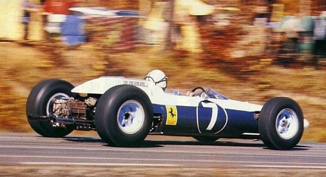 Nel corso di 70 anni di storia della F1, abbiamo assistito a battaglie, sorpassi e gare mai viste. Nella maggior parte dei casi queste battaglie duravano una o al massimo qualche gara, ma a volte, la lotta per i mondiali, poteva durare un campionato intero. Vi porteremo alla scoperta dei campionati più entusiasmanti della storia, ovviamente decisi all'ultimo.