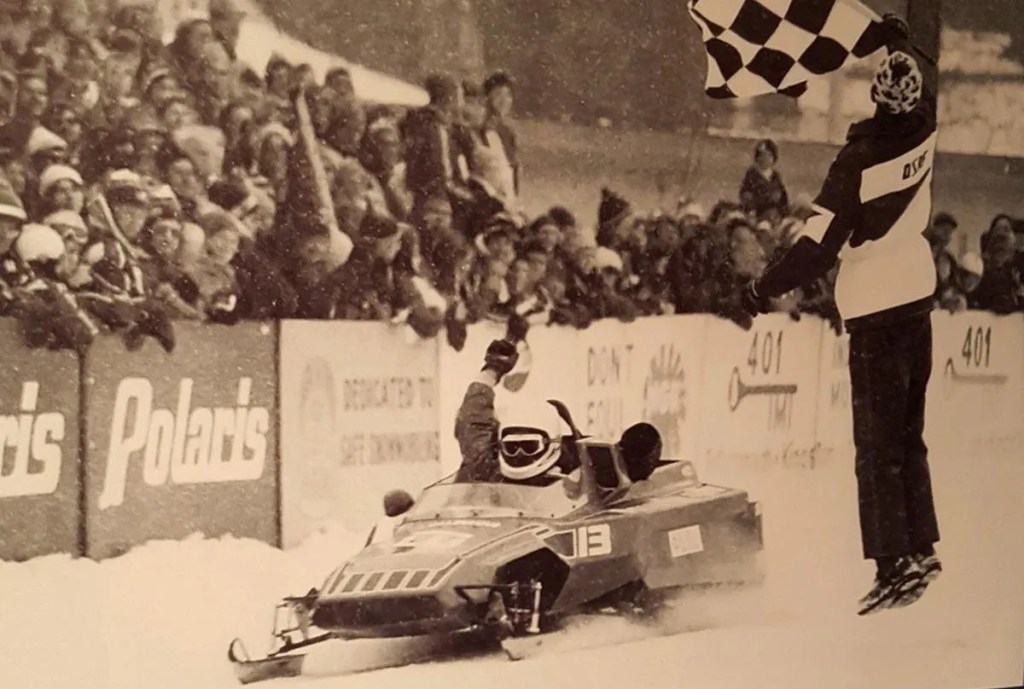 Gilles Villeneuve a bordo della motoslitta