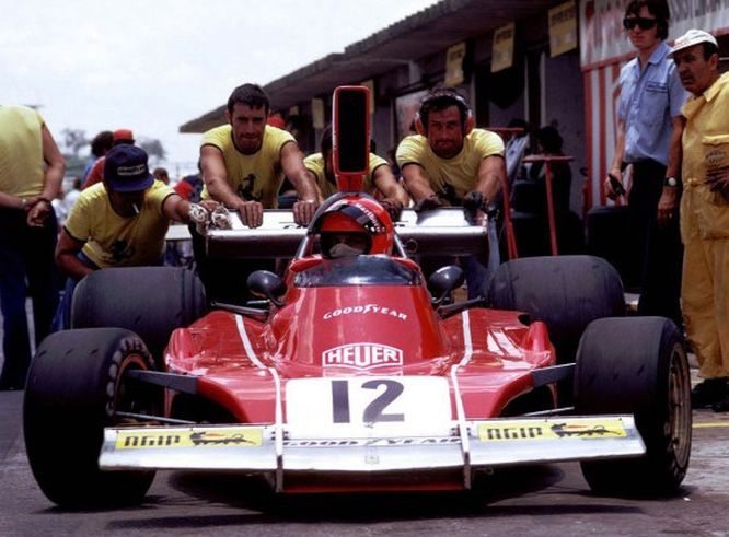 Quando un pilota compie il proprio esordio, vestito di rosso, ondeggiando con la propria monoposto lungo le curve del circuito di Fiorano, è sempre una grande emozione.