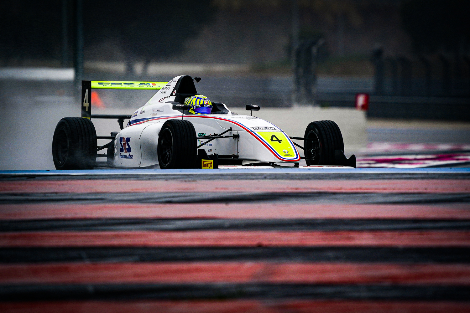Ayumu Iwasa, dominatore della French F4 2020, è pronto per il grande salto, nel 2021 farà parte del Team Hitech GP nella FIA F3. Il nipponico potrebbe essere il nuovo Tsunoda, promosso da poco da AlphaTauri in F1, ma nella prossima stagione il livello si alza. Riuscirà a farsi largo anche in F3?