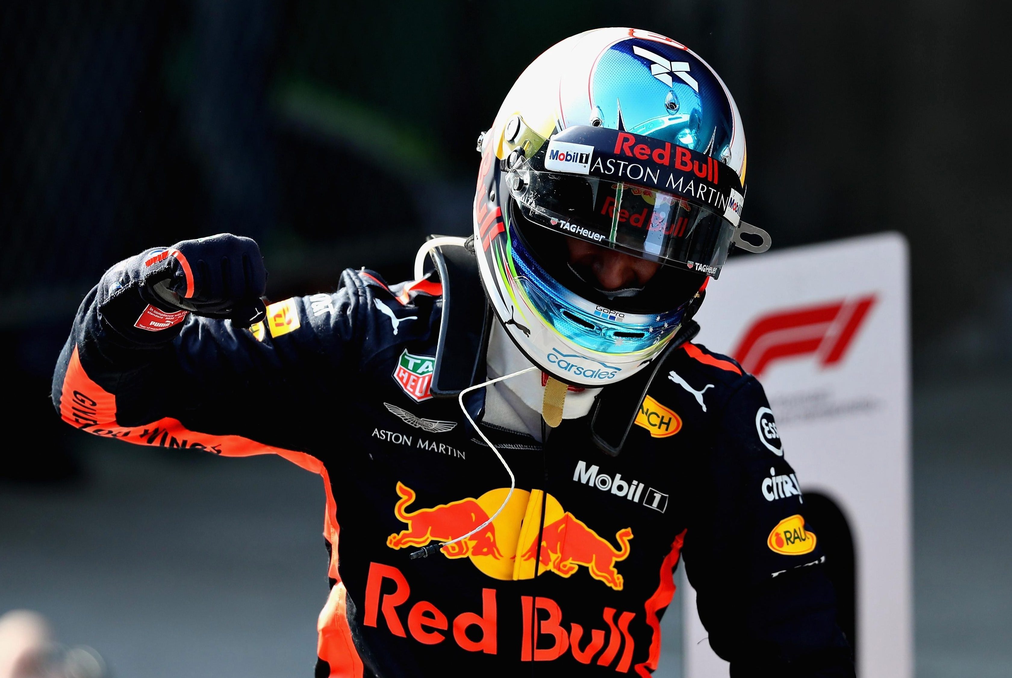 Salpato dalla Toro Rosso, il passaggio (come al solito) obbligatorio in Red Bull, fuggito da quest’ultima prima di venirne divorato, la pausa di riflessione alla Renault e ora in procinto di approdare in una delle scuderie storiche della F1, Daniel Ricciardo sembra aver percorso la strada del pilota esemplare, del pilota modello.