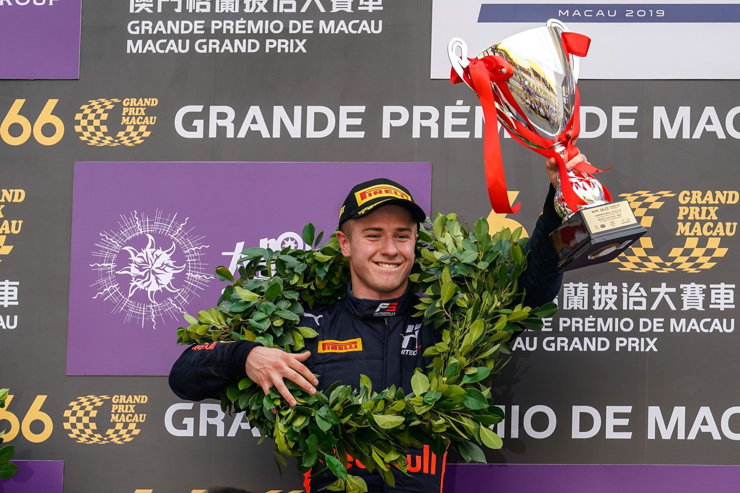 Hitech GP ha confermato Juri Vips per il 2021. Il pilota, nonostante la giovane età, non sarà un rookie al via del Gran Premio del Bahrain. Ripercorriamo la carriera dolceamara del campioncino.