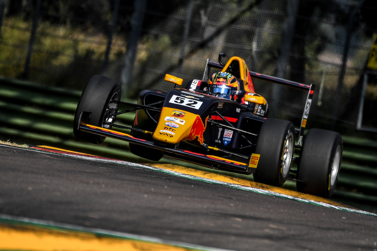 Jak Crawford comincia ad avvicinarsi al mondo dei motori grazie al padre, grande appassionato NASCAR e primo tifoso del figlio. Jak, spinto dai genitori, inizia la propria carriera nelle 4 ruote a 6 anni. I kart, come per tutti, sono il primo passo per entrare nel mondo del motorsport e, anche Jak inizia da lì. Gareggia in Texas fino al 2015, trionfando nello SKUSA Texas Pro-Kart Challenge Championship Series, dopo aver ottenuto un 3° posto nel 2014.