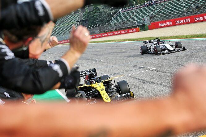 Salpato dalla Toro Rosso, il passaggio (come al solito) obbligatorio in Red Bull, fuggito da quest’ultima prima di venirne divorato, la pausa di riflessione alla Renault e ora in procinto di approdare in una delle scuderie storiche della F1, Daniel Ricciardo sembra aver percorso la strada del pilota esemplare, del pilota modello.