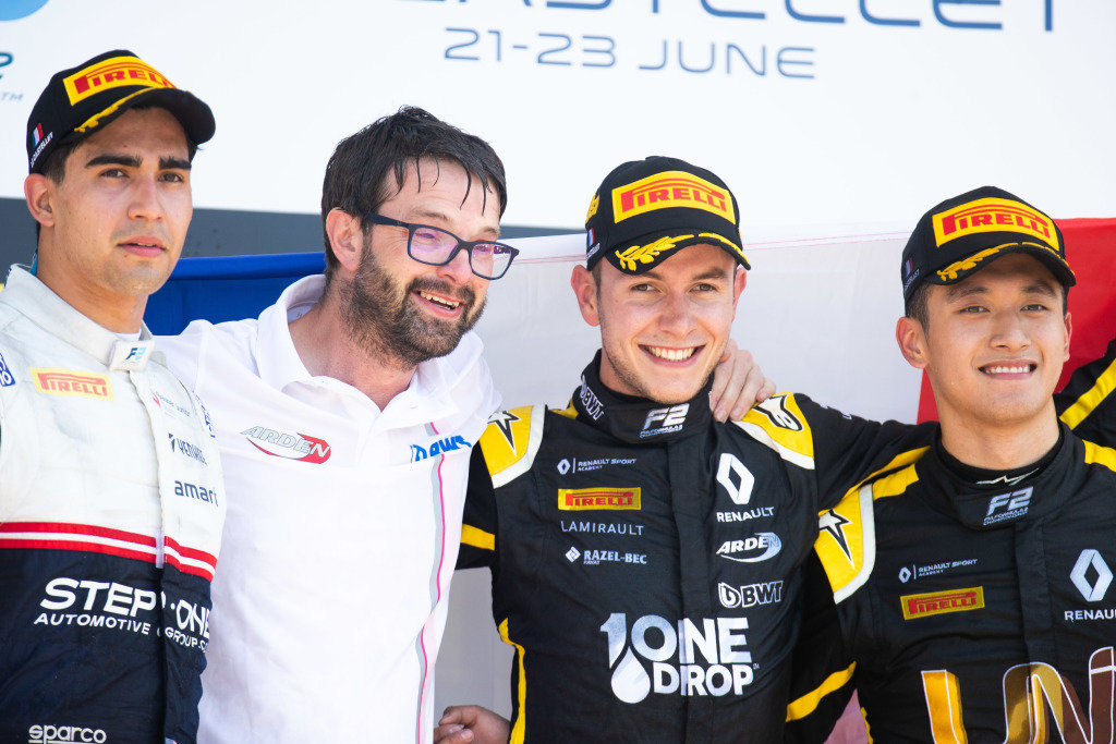 La notizia è di quelle sensazionali e inaspettate. Dopo un percorso durato più di un'anno e mezzo, tra riabilitazione e speranze, Juan Manuel Correa tornerà a correre in questa stagione. Lo farà in Formula 3, dopo aver firmato un contratto con il Team ART Grand Prix.