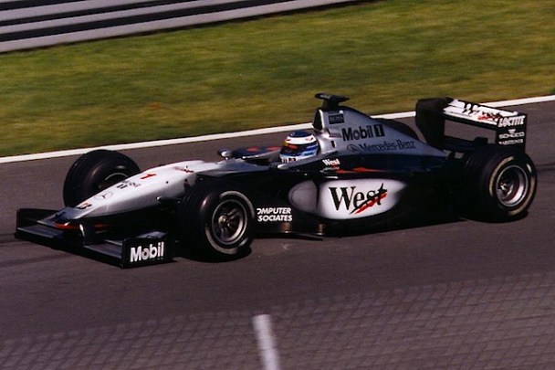 Nel corso di 70 anni di storia della F1, abbiamo assistito a battaglie, sorpassi e gare mai viste. Nella maggior parte dei casi queste battaglie duravano una o al massimo qualche gara, ma a volte, la lotta per i mondiali, poteva durare un campionato intero. Vi porteremo alla scoperta dei campionati più entusiasmanti della storia, ovviamente decisi all’ultimo. La fine di un'avventura.