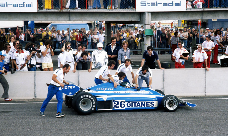 Laffite vincitore del GP di Svezia 1977  di Formula 1 con la sua Ligier
