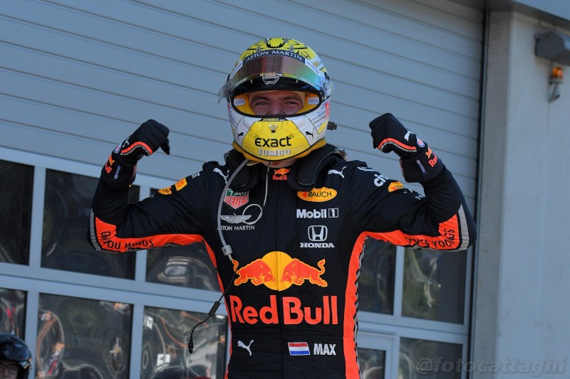 La frase che più si sente dire tra gli appassionati di Formula 1 è "ahhh, se non ci fosse la Mercedes". Oggi quindi proveremo ad immaginare cosa sarebbe successo, senza il team tedesco in griglia.
