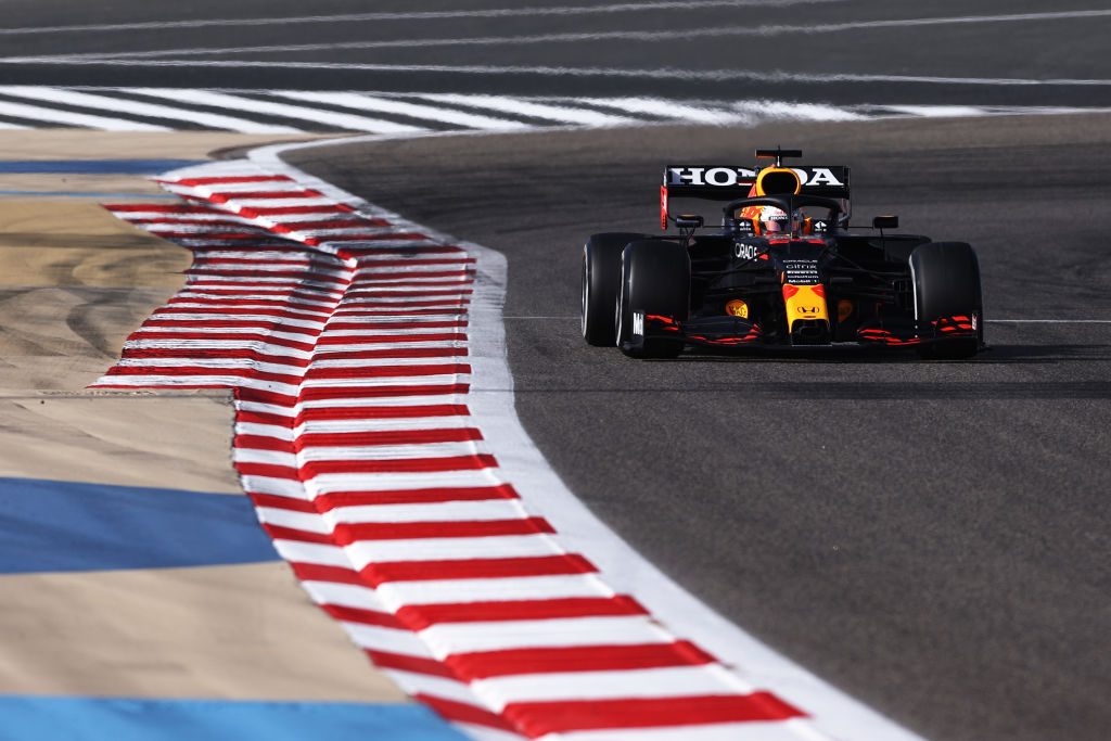 Max Verstappen ha completato in testa le prove libere del Gran Premio del Bahrain con quasi 7 decimi di vantaggio su Lewis Hamilton della Mercedes.