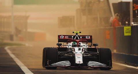 giovinazzi durante la prima giornata di test