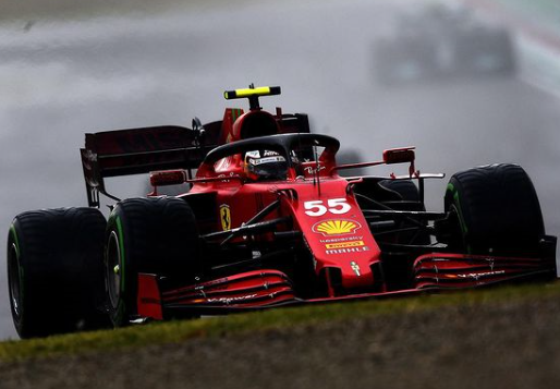 Carlos Sainz sotto il diluvio di Imola