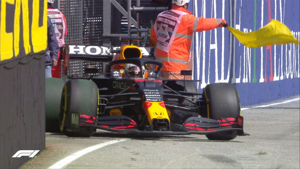 La seconda sessione di prove libere si è conclusa con l'ennesimo monopolio Mercedes della prima fila, seguite, sorprendentemente dall'Alphatauri di Gasly. Un'altra fonte di stupore è il tempo, poi cancellato, di Leclerc, il quale, oltre che della bandiera rossa finale, avrebbe potuto essere autore della miglior prestazione.