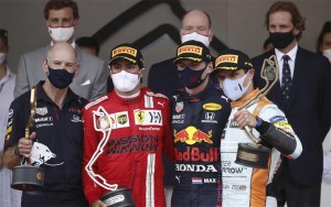 podio sainz monaco ansa