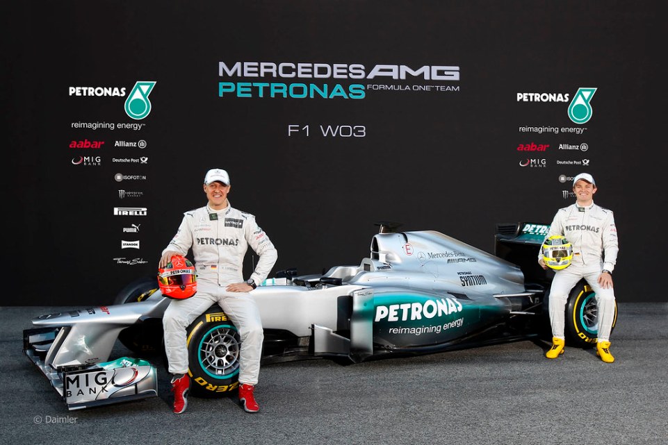 Schumacher e Rosberg e presentano la nuova Mercedes W03