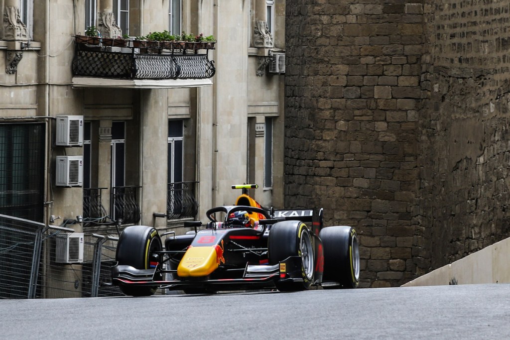 Ieri la F2 ci ha divertito con le due sprint race e i pronostici sono più che buoni per questa feature! Vips davanti...