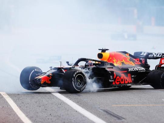 Red Bull RB16B Verstappen forature GP Azerbaijan