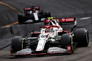 Antonio Giovinazzi e Kimi Raikkonen (Alfa Romeo) durante il GP di Monaco