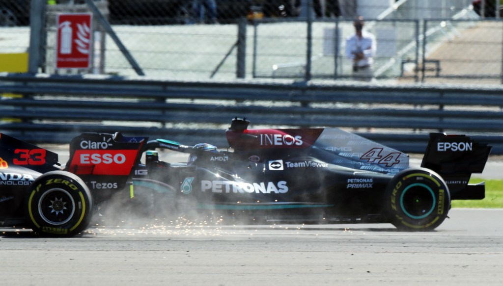 Contatto tra Hamilton e Verstappen
