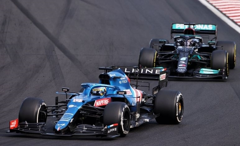 Alonso in lotta con Hamilton durante il GP di Ungheria