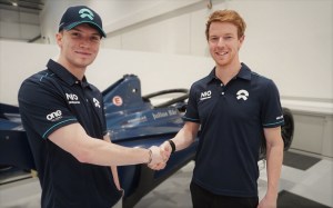 L R Dan Ticktum is welcomed by Oliver Turvey NIO 333 Formula E Team Silverstone HQ NOv 2021 LowRes 2