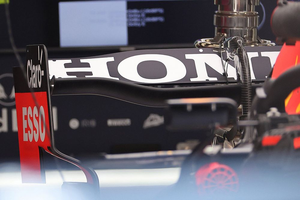 Christian Horner parla, come riportato da motorsport.com, dei problemi riscontrati sulla propria ala posteriore. Riusciranno a risolverli?  