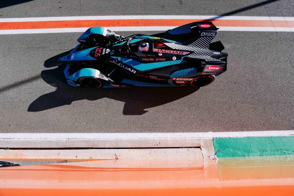 Il team Mercedes alla fine della season 8 abbandonerà il campionato, rimanendo però come fornitore, e probabilmente sarà cliente Jaguar.