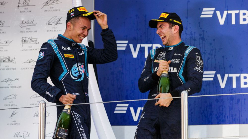 Alex Albon, pilota thailandese, tornerà in Formula 1 dopo un anno di stop, guidando per la Williams. È la sua ultima chance?