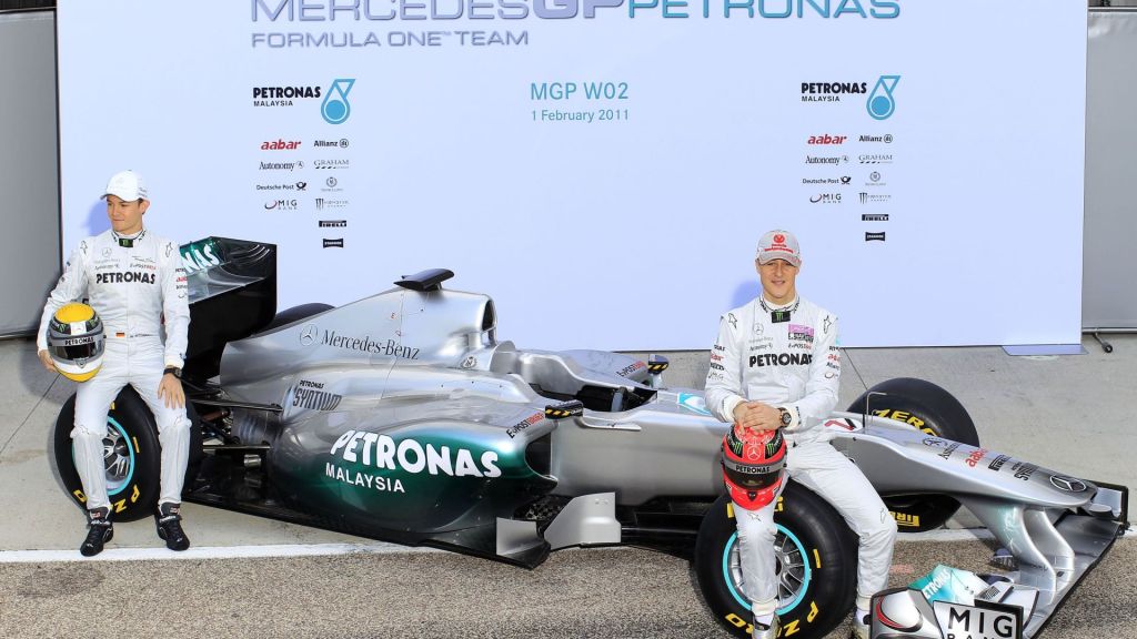 Mercedes W02 con Nico rosberg e Michael Schumacher