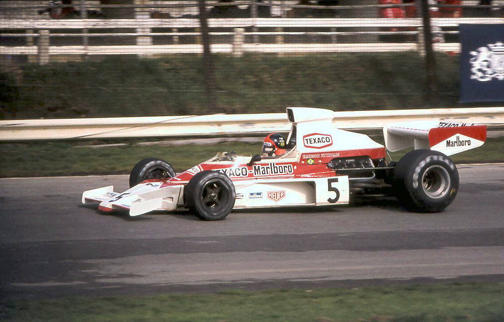 Ripercorriamo la storia della Formula 1 individuando tutti i campioni del mondo che non hanno mai guidato per il cavallino rampante.