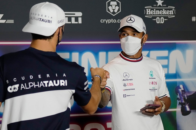 Pierre Gasly assicura che le monoposto sono ciò che fa la differenza nella categoria più alta del motorsport. Ritiene infatti che se Lewis Hamilton non fosse alla Mercedes, non avrebbe il suo attuale track record.  