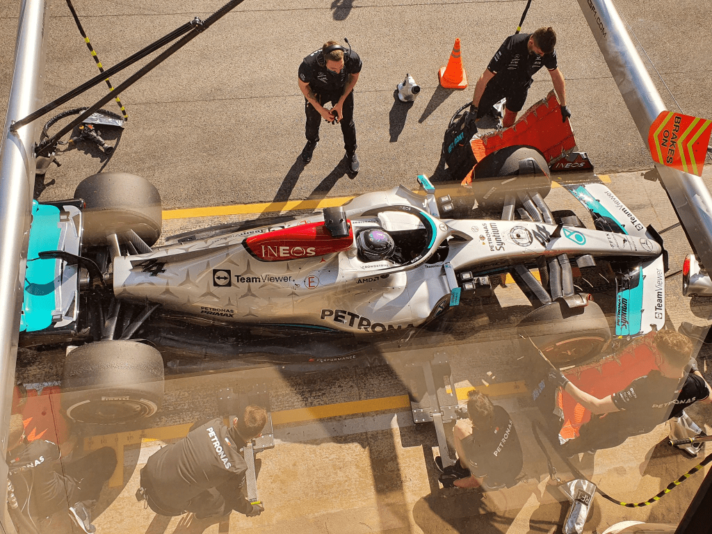 Charles Leclerc ha guidato la seconda giornata di test di Formula 1 a Barcellona, ​​deponendo il miglior tempo di Daniel Ricciardo della mattinata e stabilendo un giro da prima pagina in 1'19.689.