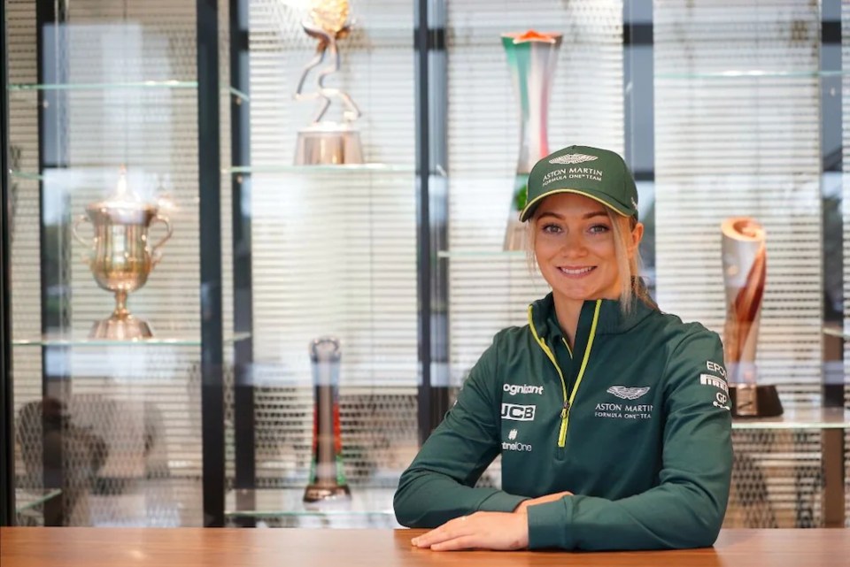 A parlare del loro grande interesse per il sociale è stata Jessica Hawkins; pilota Aston Martin della W series.