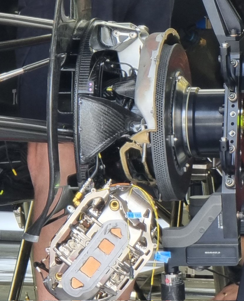 Freni Red Bull RB18