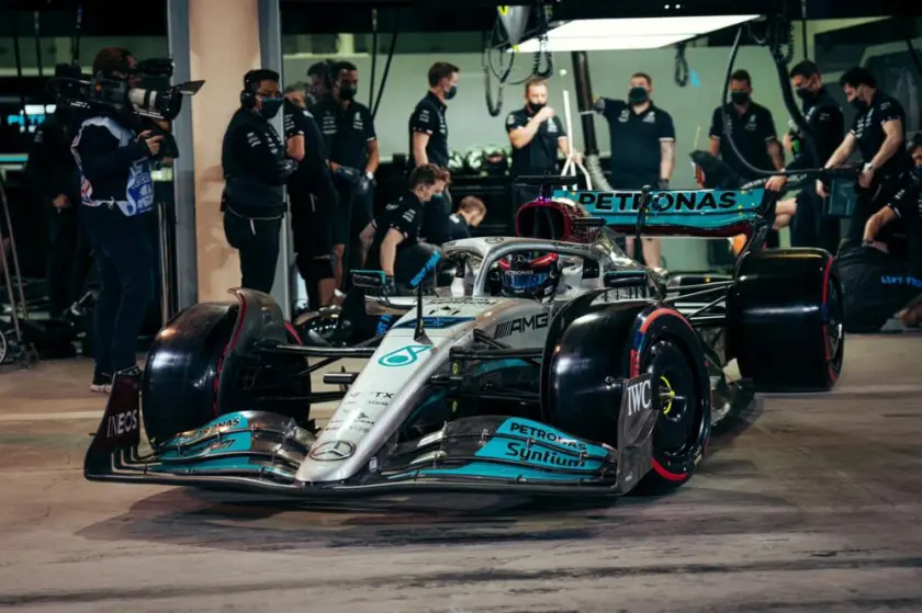 Nonostante il primo podio in Bahrain, la Mercedes ha tanto da sviluppare con la W13 ed è costante la pressione delle prime gare.
