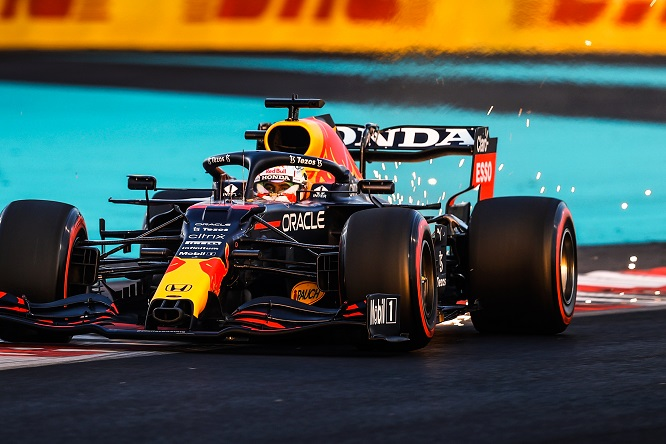 Max Verstappen ha riflettuto sulla vittoria del suo primo titolo e sulla polemica del finale di Abu Dhabi dello scorso anno.