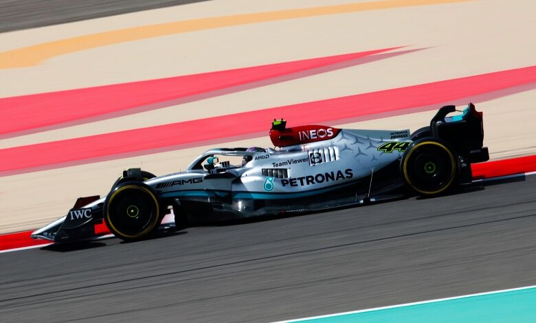 Mercedes W13 scesa in pista in Bahrain
