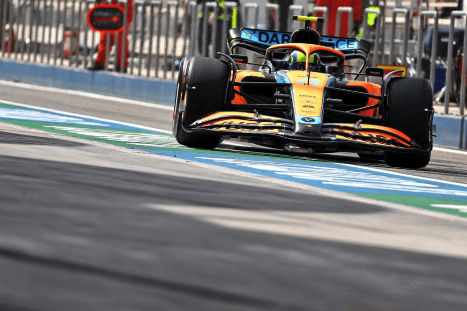Andreas Seidl, team principal della McLaren, ha affermato che affronteranno una "corsa contro il tempo" per risolvere il problema ai freni che ha limitato i loro test sul circuito internazionale del Bahrain ieri.