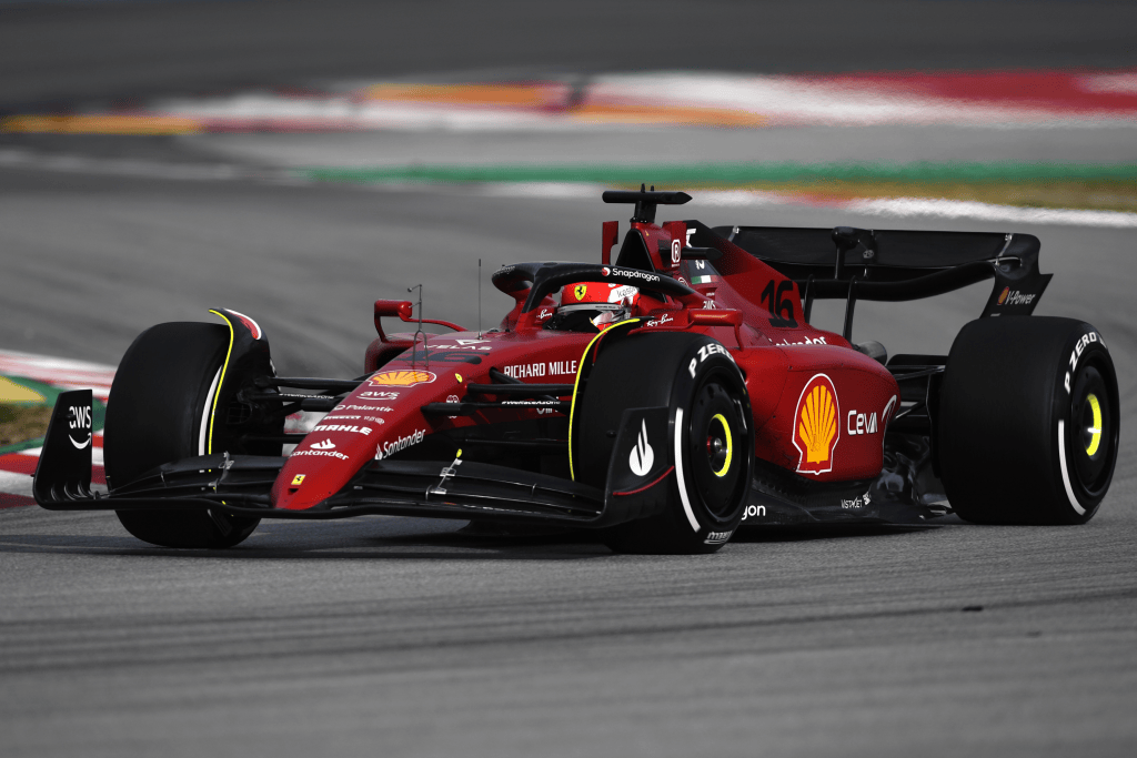 Leclerc alla guida della F1-75.