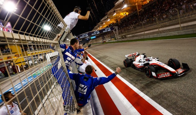 Gunther Steiner conferma che il team americano medita un approccio prudente nel portare aggiornamenti sulla VF-22.