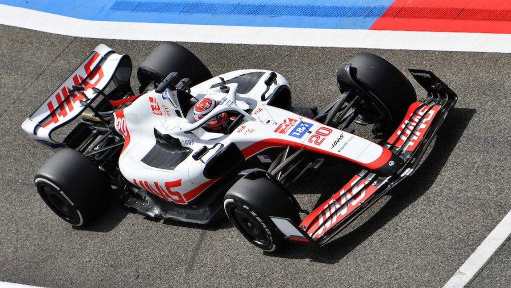 Gunther Steiner conferma che il team americano medita un approccio prudente nel portare aggiornamenti sulla VF-22.