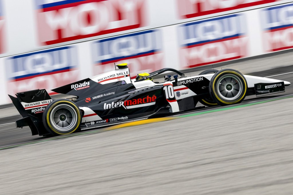 Theo Pourchaire in pista con la sua ART