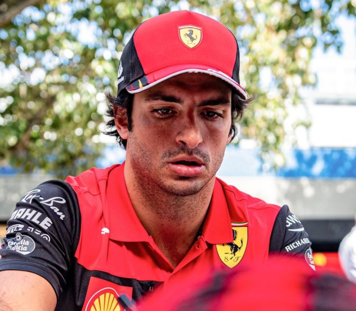 Dopo i due Gran Premi da zero punti, il pilota spagnolo non ha ancora trovato il giusto feeling. La fatica di Sainz a Barcellona ne è la prova...