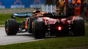 daniel ricciardo spins carlos sainz planetf1