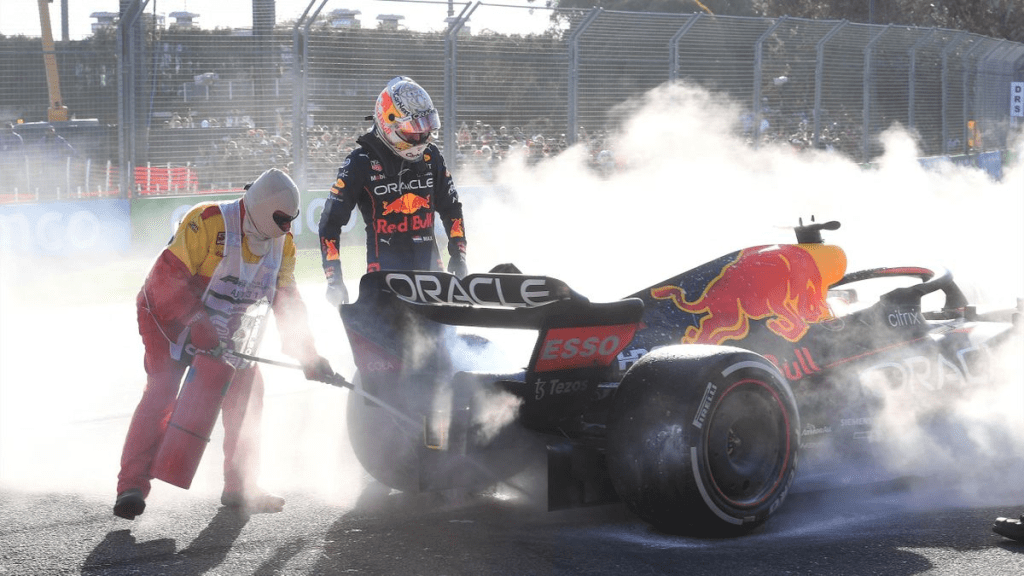 Rischiare è il motto della Red Bull per rovinare la gara casalinga della Ferrari a Imola. La squadra porterà "piccoli aggiornamenti all'auto" al Gran Premio dell'Emilia Romagna, ha annunciato Helmut Marko nell'intervista rilasciata all’emittente tedesca RTL.