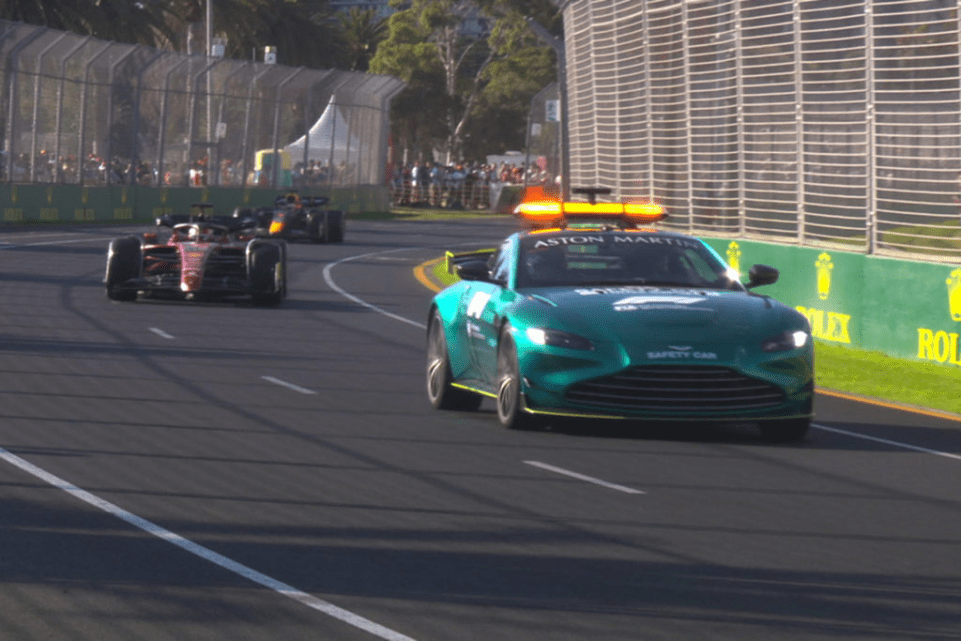 In Formula 1, Mercedes e Aston Martin si alternano come safety car. La Vantage ha dovuto affrontare delle critiche dopo il GP d'Australia.