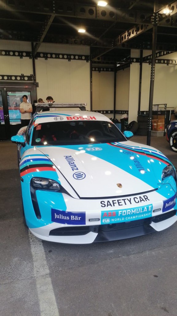 La Safety Car fotografata in pit-lane